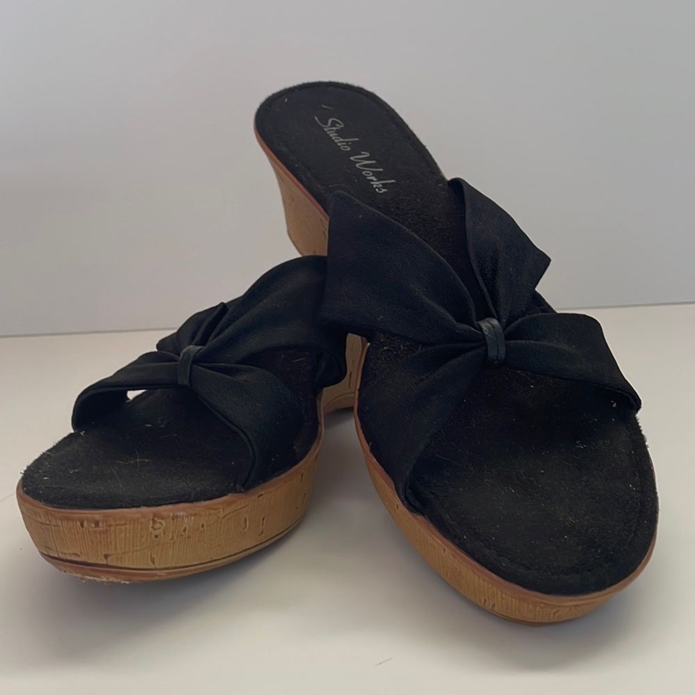Black and tan studio works wedges